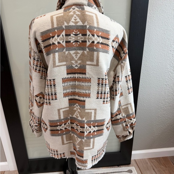 Aztec Tribal Patterned Shacket - Picture 5 of 8